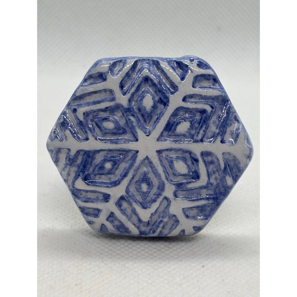 Set of 12 Hexagonal Ceramic Blue & White Holiday Snowflake Napkin Rings NEW